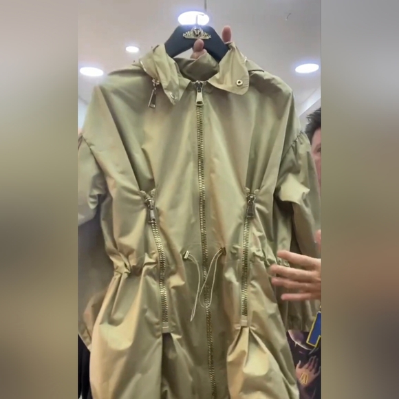 Trenchcoat. Tan shiny color. - Picture 11 of 11
